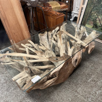 Table racine de teck 780€