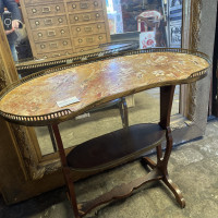 Guéridon rognon 175€